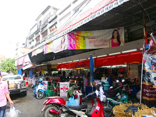 「Waroros Market」