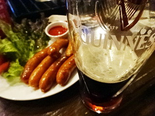 「IRISH PUB WISTERIA」