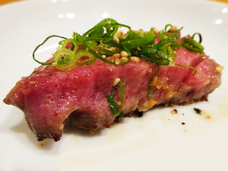 「焼肉マル」