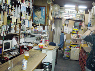 「もりたや酒店」店内