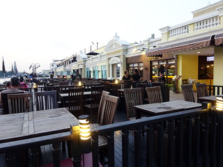 「YOD PIMAN RIVER WALK」