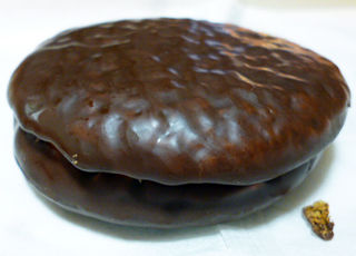 ロッテチョコパイ<マカダミア&ベリー>