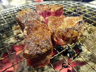 「焼肉どんどん」
