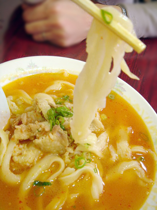 「悦記」の刀削麺
