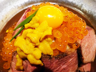 「焼肉TORAJI」