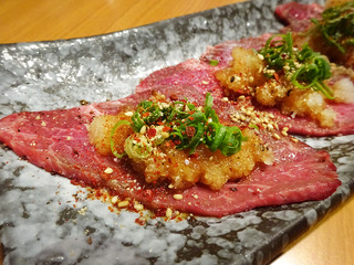 「焼肉マル」