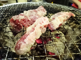 「焼肉どんどん」