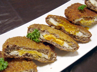 半熟目玉焼き入りメンチカツ