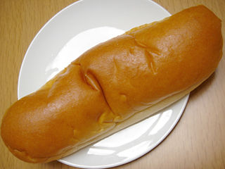 国産米粉のロールパン(豆乳クリーム)