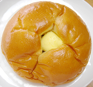 牛すじ入り味噌煮込みパン