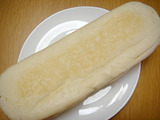 白いコッペ<イチゴジャム&ミルキークリーム>