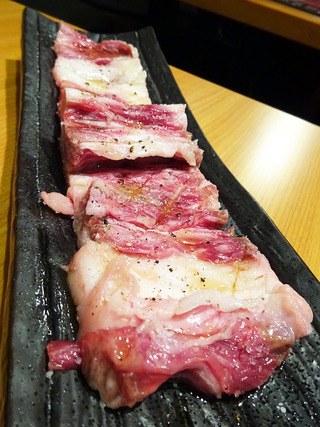 「焼肉マル」