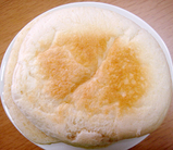 大きなふわふわパン<アーモンドクリーム>