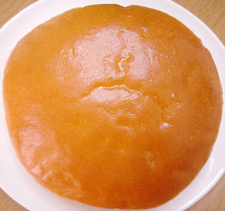 しっとりとした食感のクリームパン