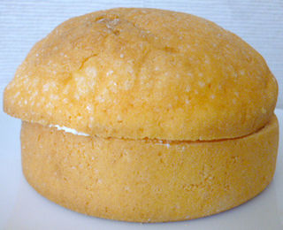 みかんパン<みかんゼリー入りのホイップクリーム>