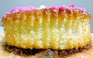 ストロベリーチーズの春色ケーキ