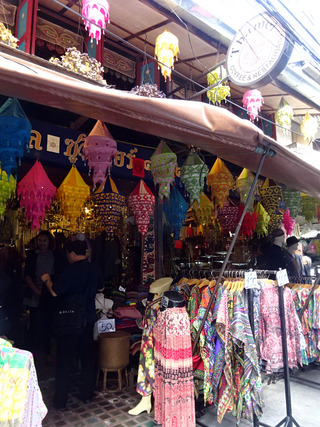 「Waroros Market」