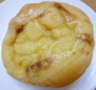 からし風味たまごマヨネーズパン