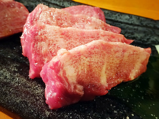 「炭火焼肉たむら」