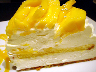 「カフェコムサ」のケーキ