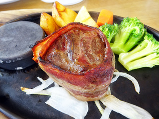 「ステーキのどん」