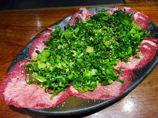 「焼肉マル瓦どんどん」