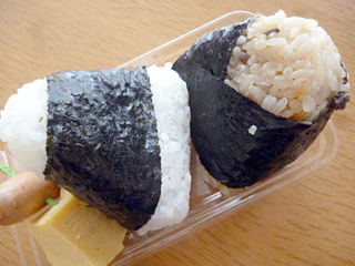 関西の味!おむすびふたつとおかず
