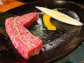 「炭火焼肉たむら」