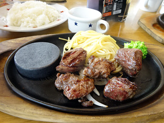 「ステーキのどん」