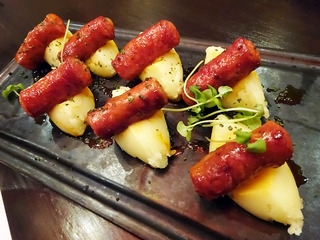 「 Tapas y Vino」