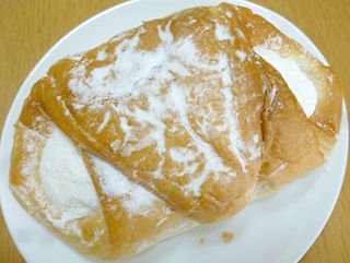チーズクリームホーン<レアチーズ風味>