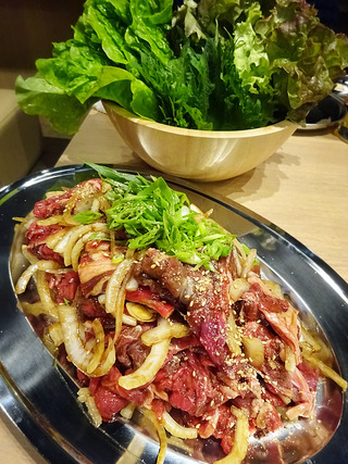 「手巻き焼肉 金の牛」