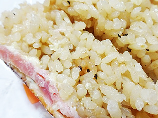 炙り焼ベーコンおむすび