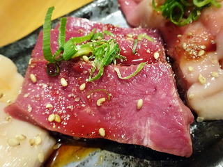 「焼肉マル」