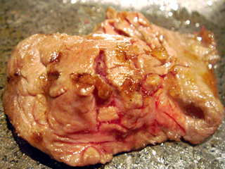 「松阪牛焼肉M 北新地店」カルビ