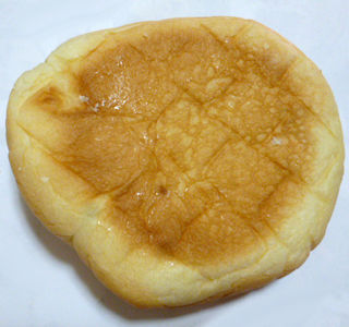 ふわふわチーズケーキ風味パン