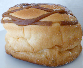 プリン風味クリームパン(ホイップ入り)