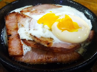 「カミナリ酒店」