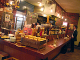 「立呑 マルキン酒店」店内