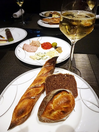 「CLUB LOUNGE24」