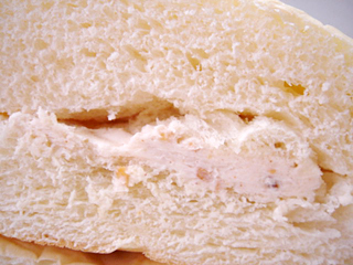 大きなふわふわパン<アーモンドクリーム>