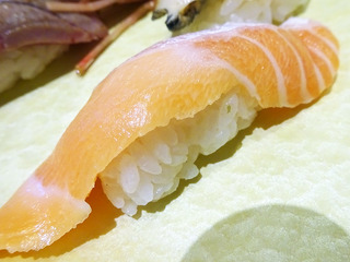 「すしざんまい」