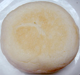 冷やして食べるクリームパン<マンゴークリーム>