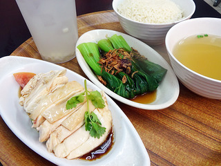 スーパーとチキンライス