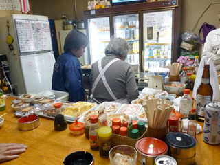 「東口商店」