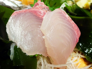「魚哲」