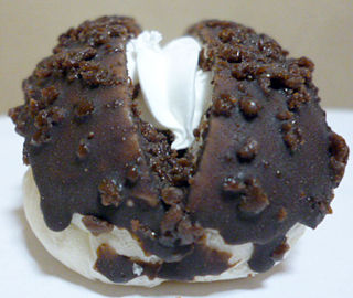 クランチチョコロール<濃厚ミルクホイップ>