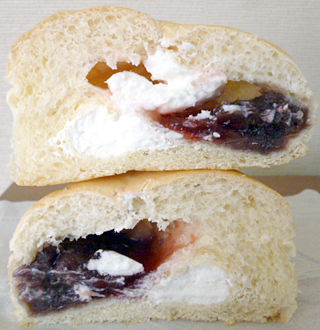 いちごと小倉のもち食感あんぱん