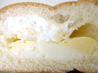 3層の味わいチーズクリームパン