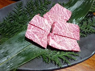 「焼肉マル瓦どんどん」